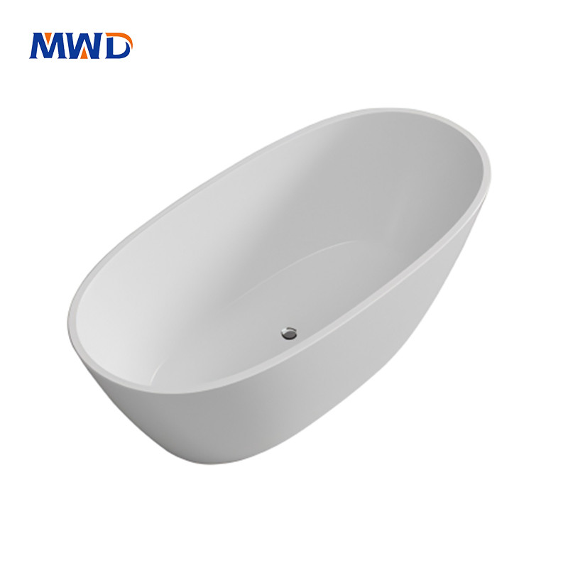 Glossy bathtub