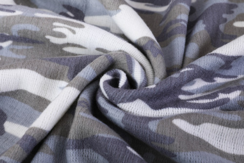 Оптовое вязаное одеяло с камуфляжным принтом и кисточками от китайской фабрики
