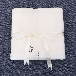 Couverture de bébé tricotée recyclable en molleton de flanelle blanche en gros toutes saisons pour filles et garçons