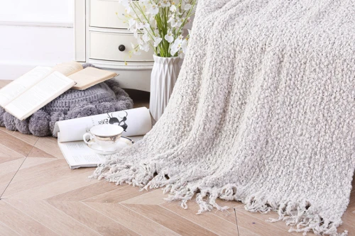 Couverture de jet en gros tricoté en chenille moelleux avec des glands décoratifs