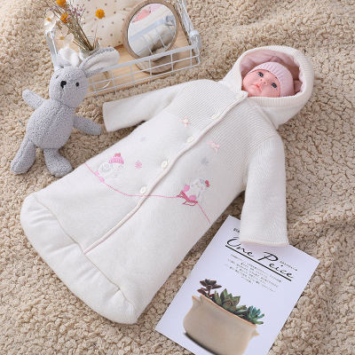 Gros nouveau-né tricoté BabyGirl sac de couchage anti-boulochage avec capuche, corps avec bouton et motif de broderie