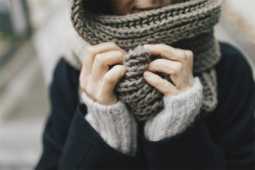 the method of matching knitted scarves