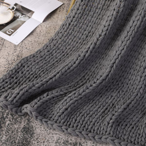 Couverture de jet lestée en tricot épais fabriqué à la main pour le sommeil, le stress ou la décoration de la maison