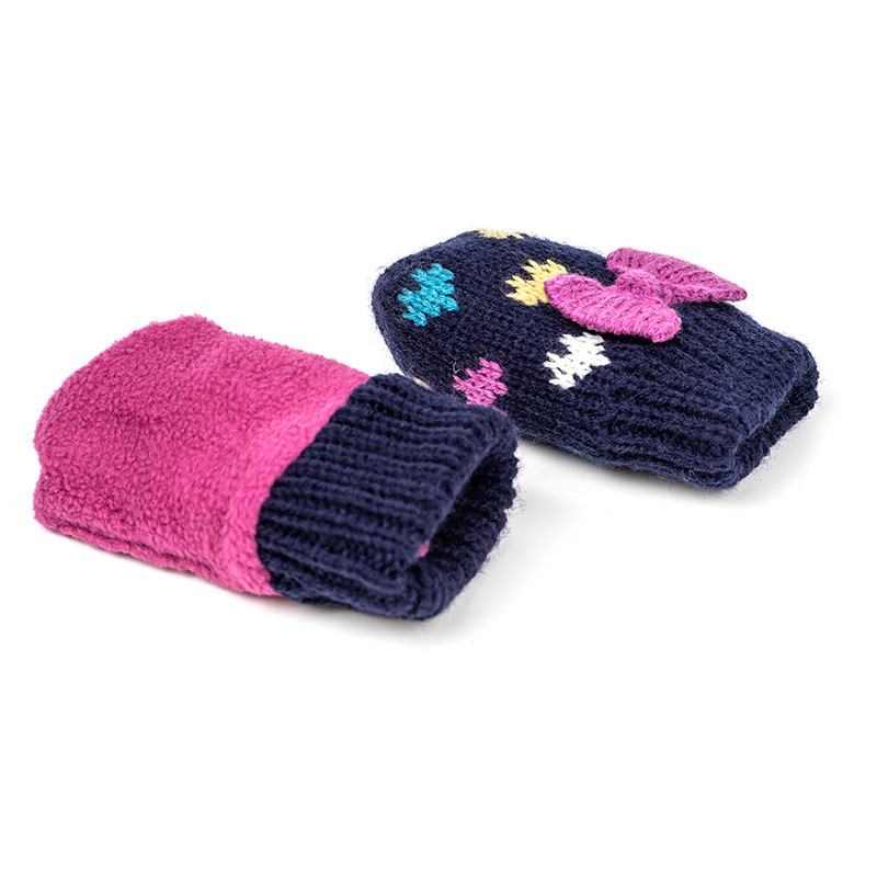 knitted gloves