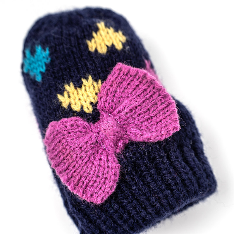 knitted gloves