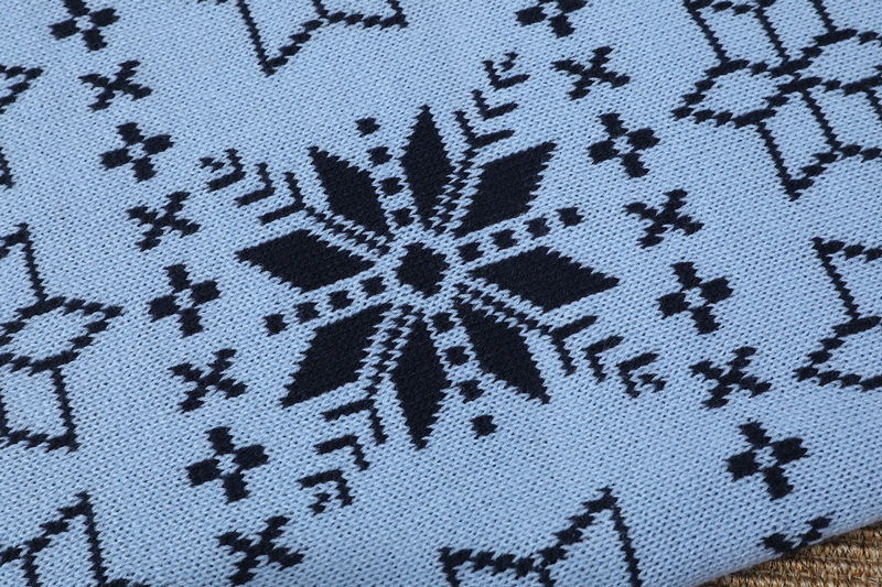 Winter Knit Throw Blanket 