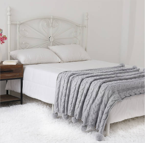 Supplying Cozy Bliss Luxury Super Soft And Warm Cable Knit Throw Blanket With Pompom For Cold Winter