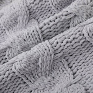 China Factory Supplying Cozy Bliss Luxury Super Soft And Warm Cable Knit Throw Blanket With Pompoms For Cold Winter