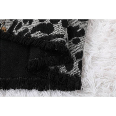 Wholesale Lightweight, Soft, Warm Knitted Throw Blanket With Tassels For Winter From China Factory