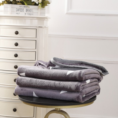 Wholesale Gift Blanket Double Sided Print Triangle Decor Blankets knitted Blanket for Living Room
