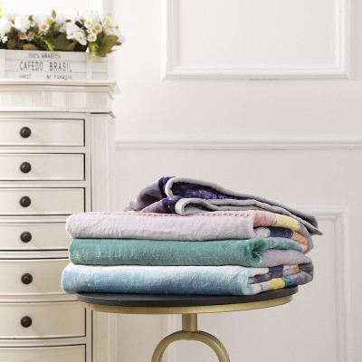 OEM Light Thin Warm Double Sided Printed Blanket With Smile Pattern From Chinese Factory