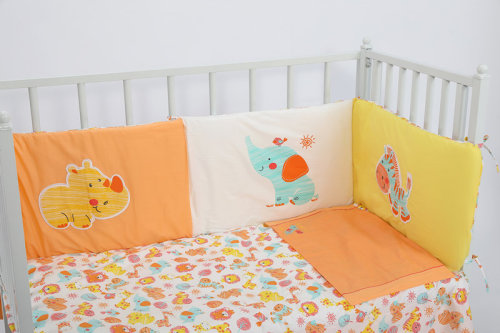 OEM Baby Crib Bumper Set 4 pieces With Lovely Animals Patterns From Factory