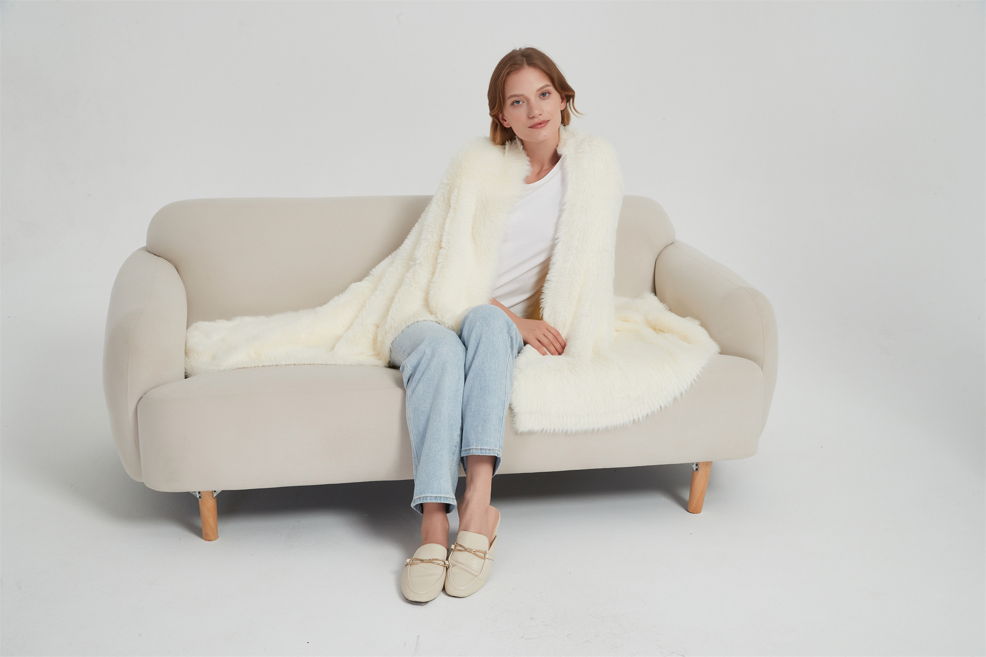 Microfiber knitted blanket
