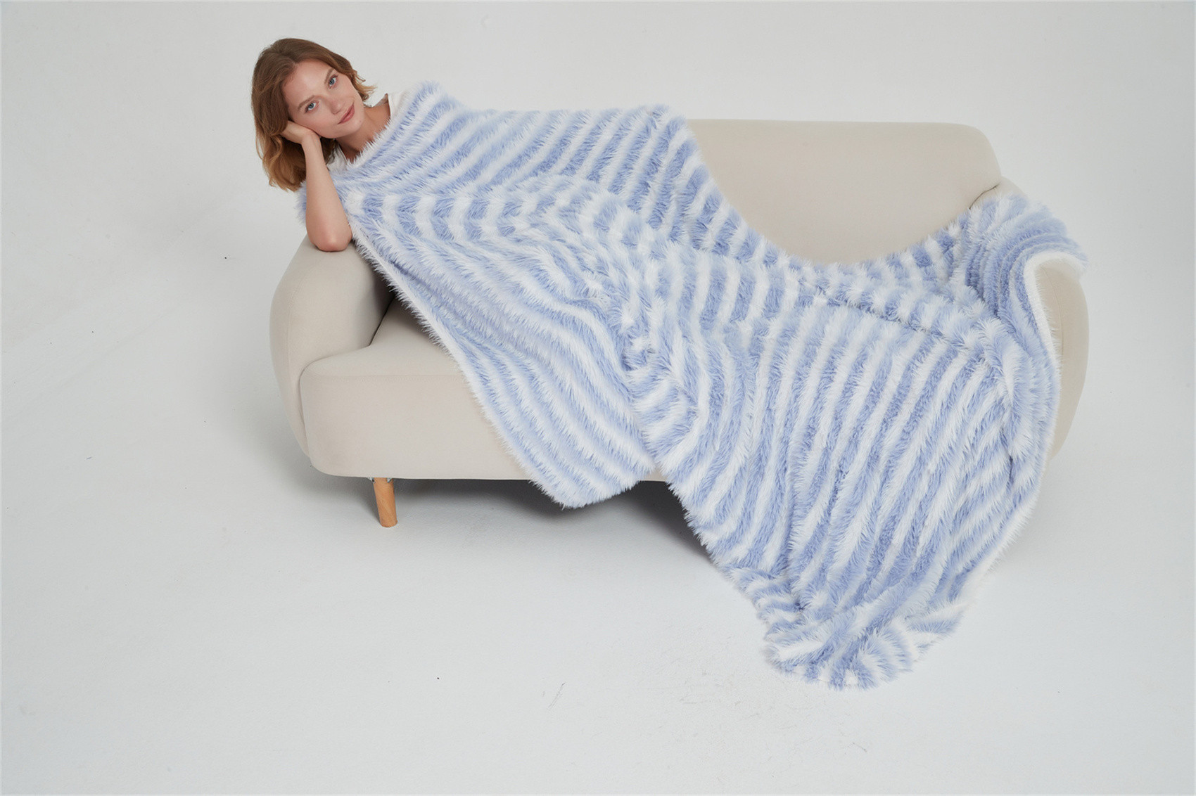 Microfiber knitted blanket