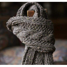What Do You Need to Consider when Choosing a knitted scarf Manufacturer?