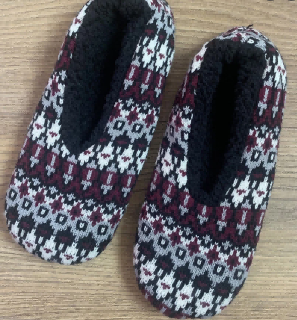 Why do many girls like to buy knitted cotton slippers?