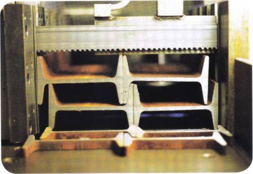 China factory direct sale semi auto band saw machine for metal cut