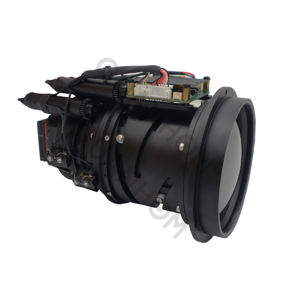 Conception d'un système optique infrarouge compact à rapport de zoom élevé