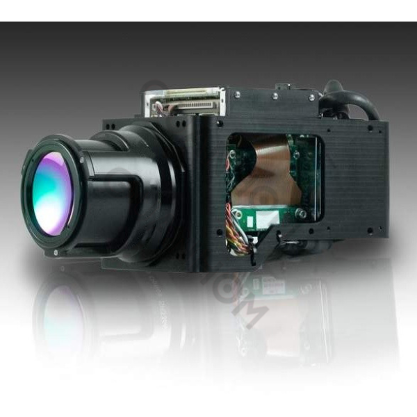 Conception d'un système de zoom infrarouge à ondes moyennes à trois champs