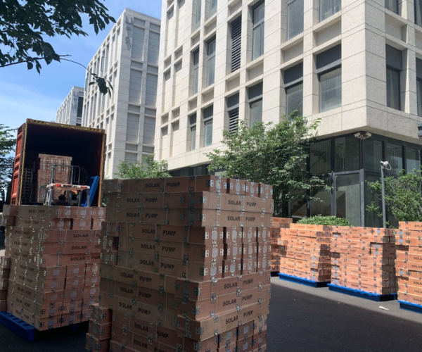 Masterfully Packed Water Pumps | TPON Solar Pump Factory