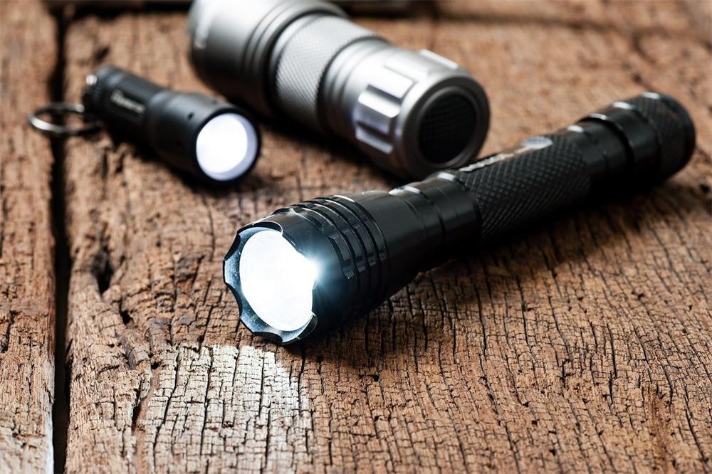 how to choose the right outdoor LED flashlight for different purposes