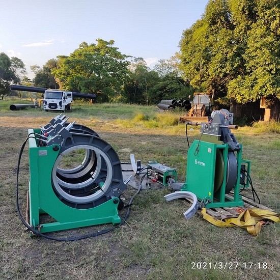 Máquina de solda por fusão de topo RIYANG V800 trabalhou no Brasil