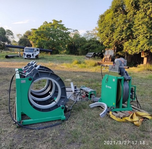 Máquina de solda por fusão de topo RIYANG V800 trabalhou no Brasil