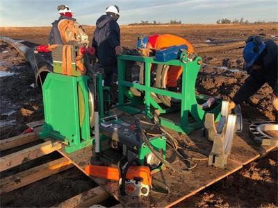 Como operar corretamente a máquina de fusão de topo para soldar tubos de PE?