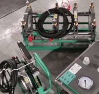 Qual é o processo de operação específico da máquina de solda manual de topo?