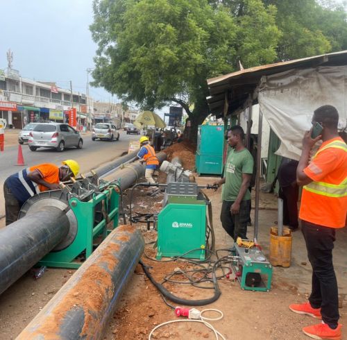 Um pequeno passo de RIYANG em Gana