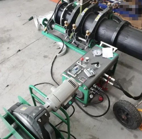 Machine de fusion bout à bout de base RIYANG V250 travaillant à Victoria, Australie