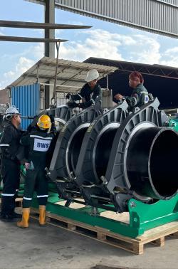 Pipe fusion worksite with roller supports and alignment tools