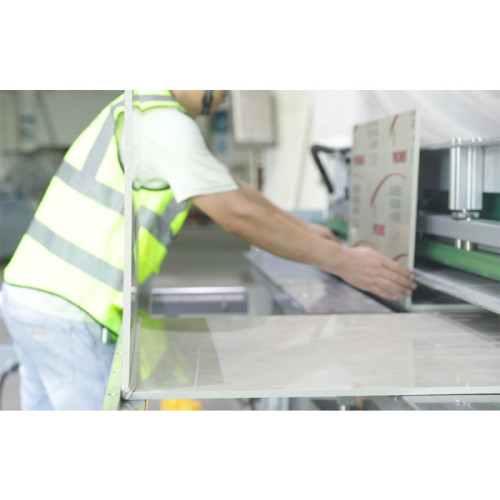 Máquina para Doblar Láminas Plásticas Serie RZW