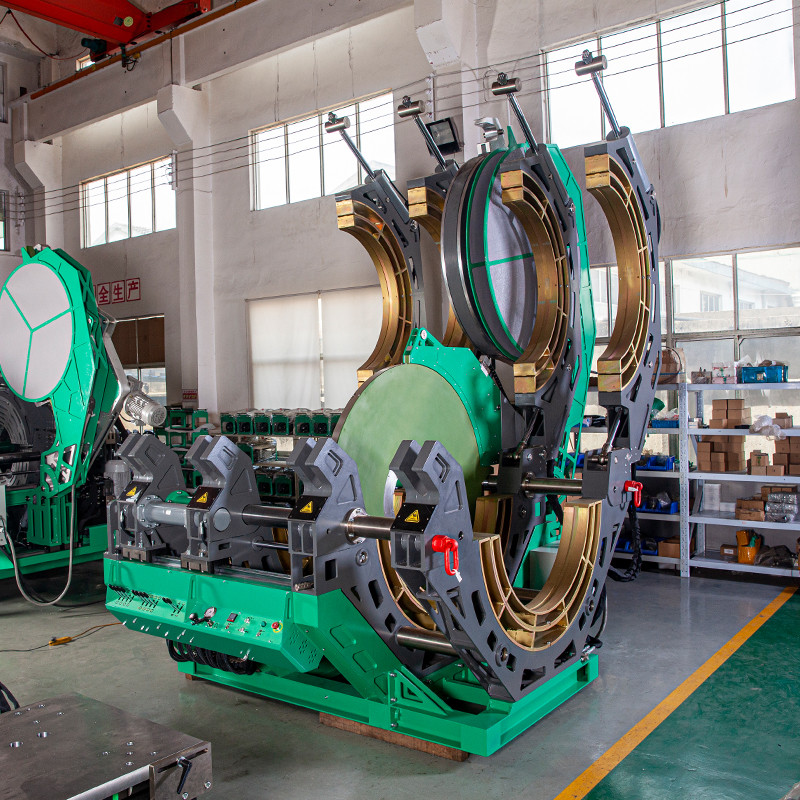 Industrial pipe fusion equipment with alignment clamps for large bore HDPE welding