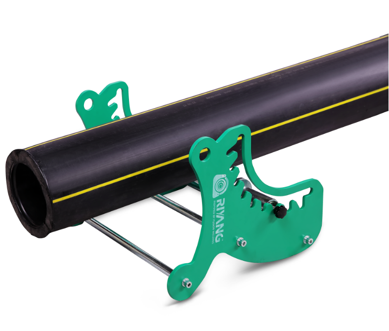Pipe roller support holding pipe aligned for fusion welding