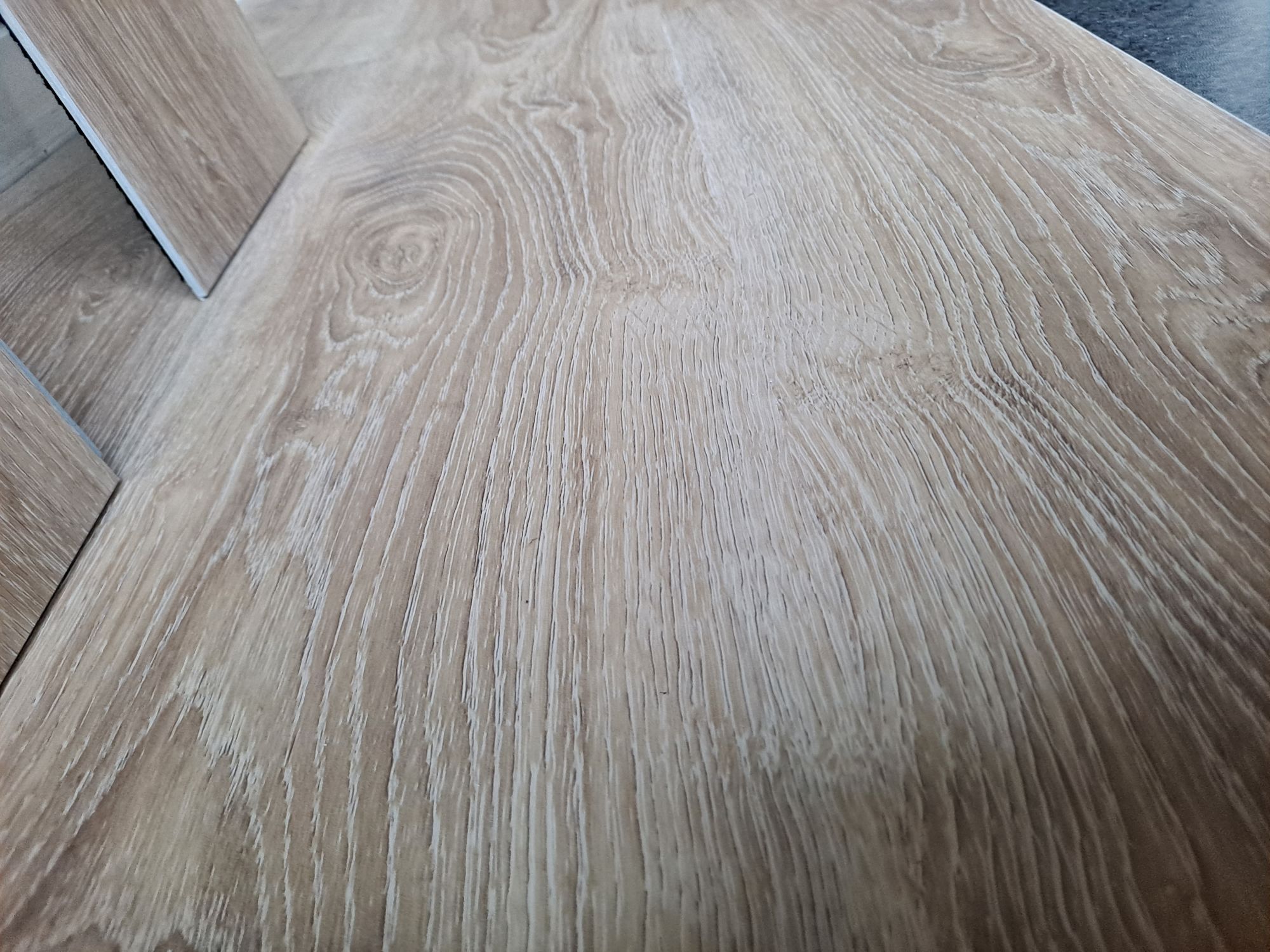 wholesale SPC vinyl plank flooring