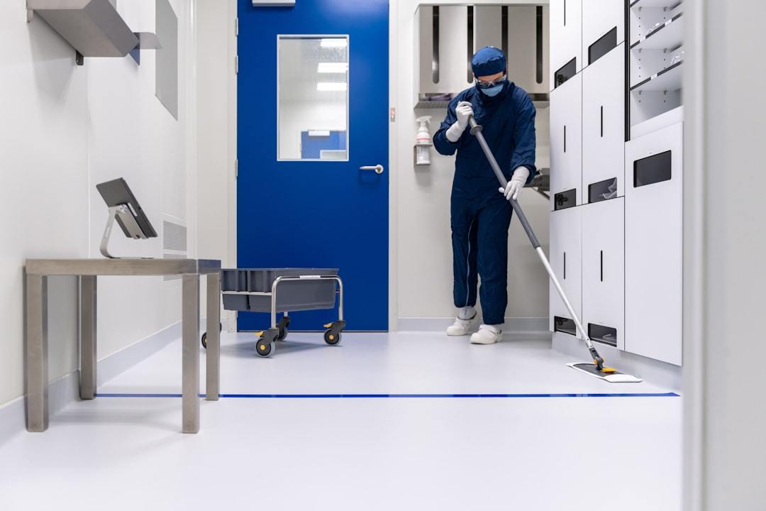 Hybrid unit desiccant dehumidifier for laboratory