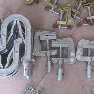 Earth clamp for electric power