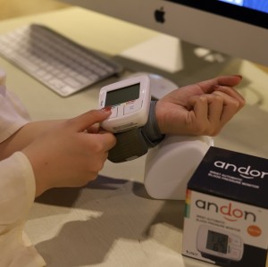 Digital Wrist Blood Pressure Monitor Voice Arm Blood Pressure Machine