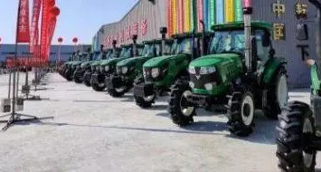 Employees of TieNiu company attend agricultural tractor exhibition in Qingdao, China