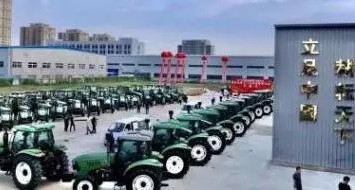 Employees of TieNiu company attend agricultural tractor exhibition in Qingdao, China