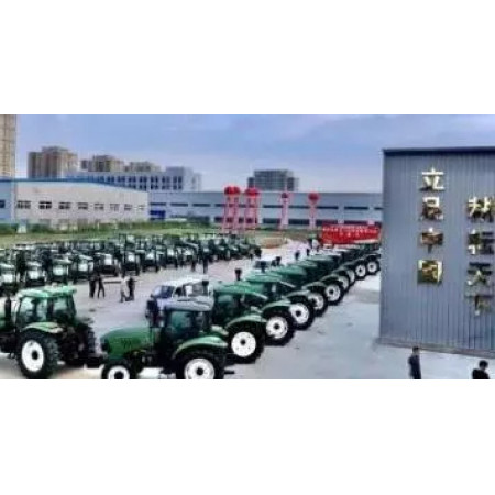 TieNiu şirketinin çalışanları Çin'in Qingdao kentindeki tarım traktörü fuarına katıldı