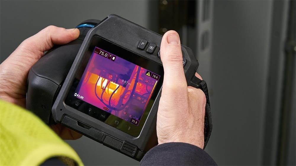 el principio de funcionamiento y los componentes de una cámara termográfica infrarroja