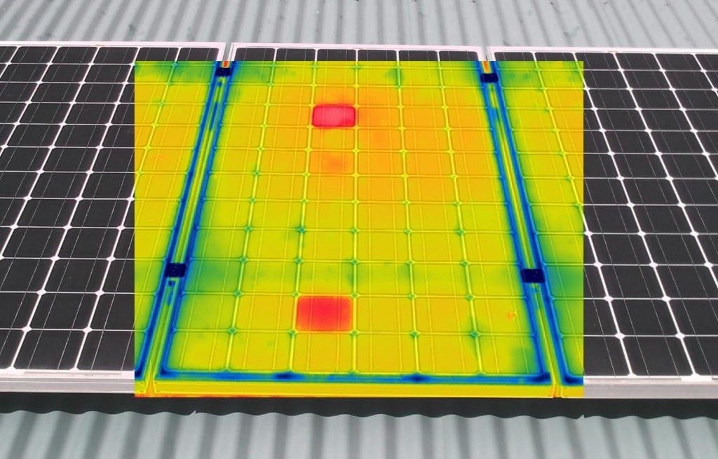 el principio de funcionamiento y las precauciones de utilizar una cámara termográfica infrarroja para detectar paneles solares