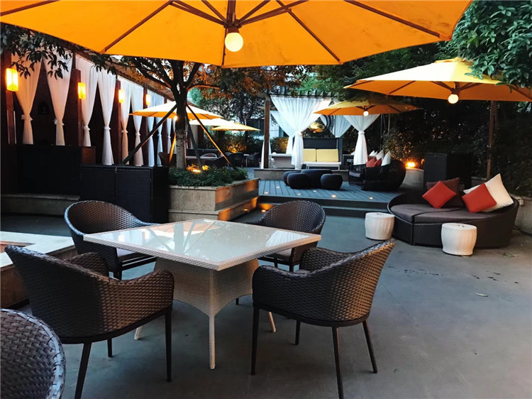 Restaurant Outdoor Dining Furniture Cases in Chengdu