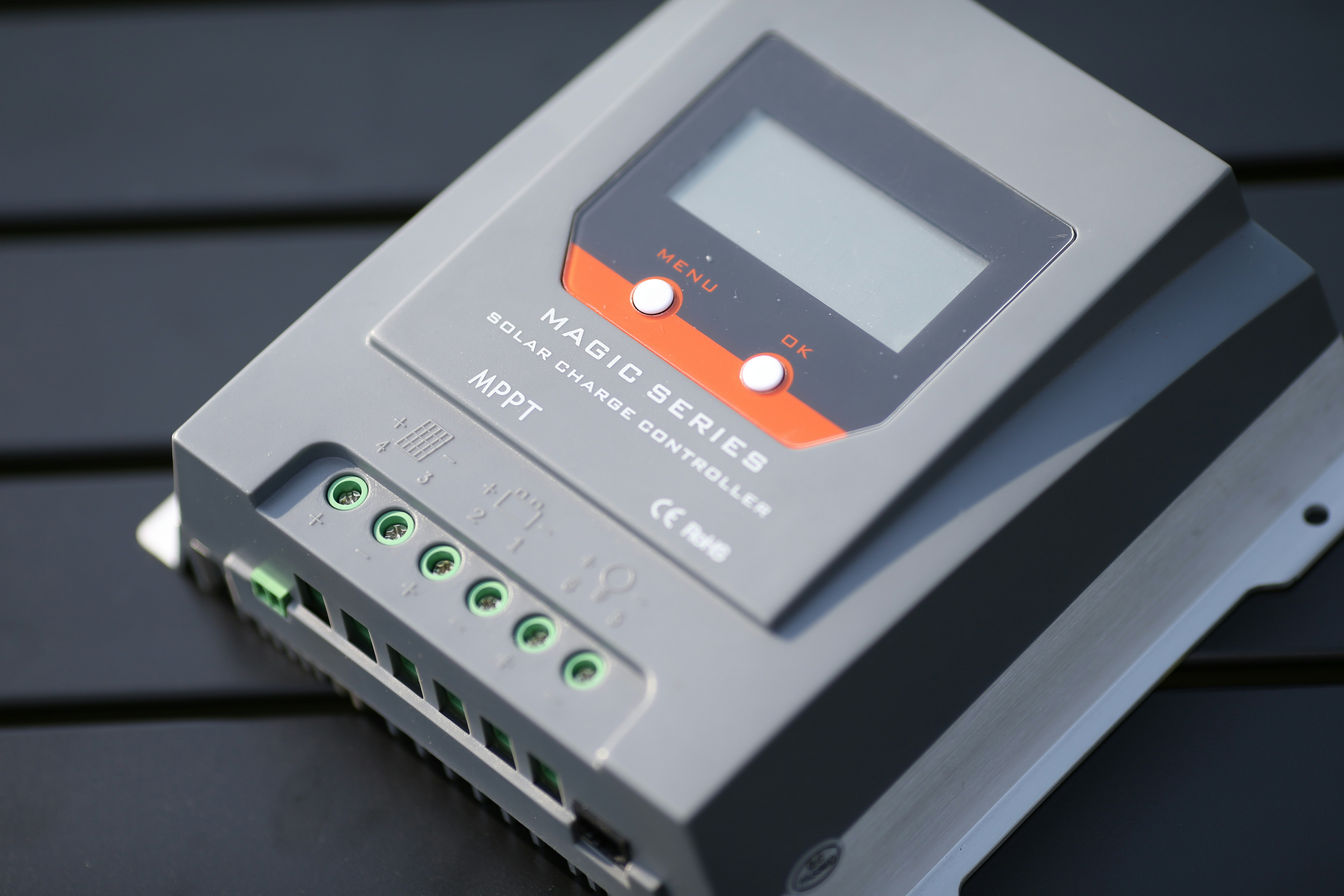 AI Barcode Scanning Damaged Code An illustration showing how an AI-powered scanner can read a damaged barcode.