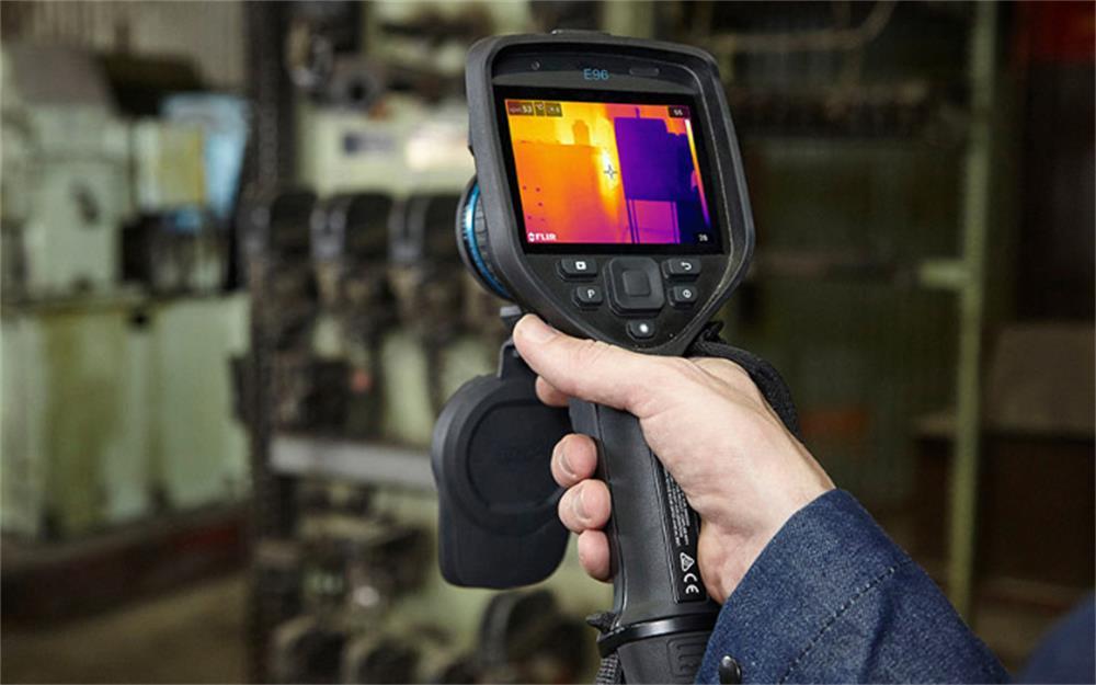 the main features of the handheld thermal imaging camera