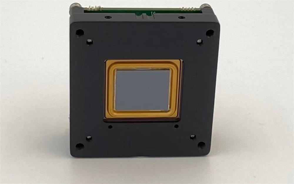 a detailed introduction to the principle and classification of infrared Focal Plane Arrays