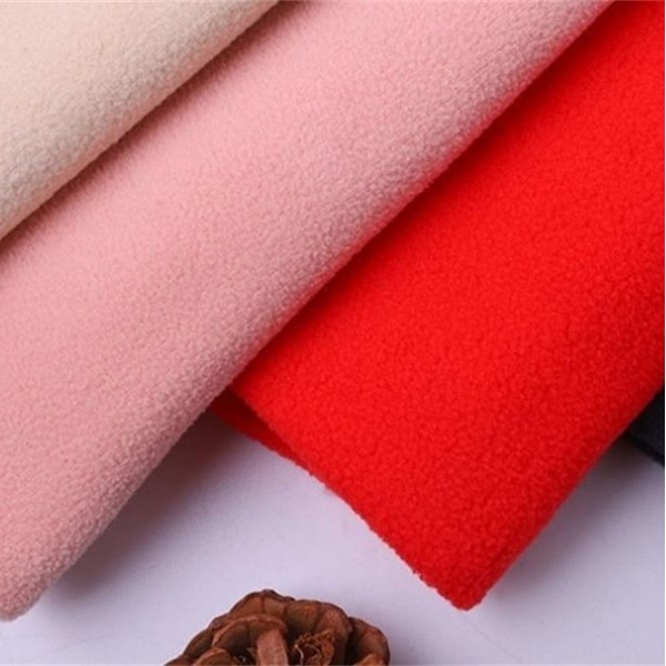 What Are the Uses of Polar Fleece Fabrics in the Market?