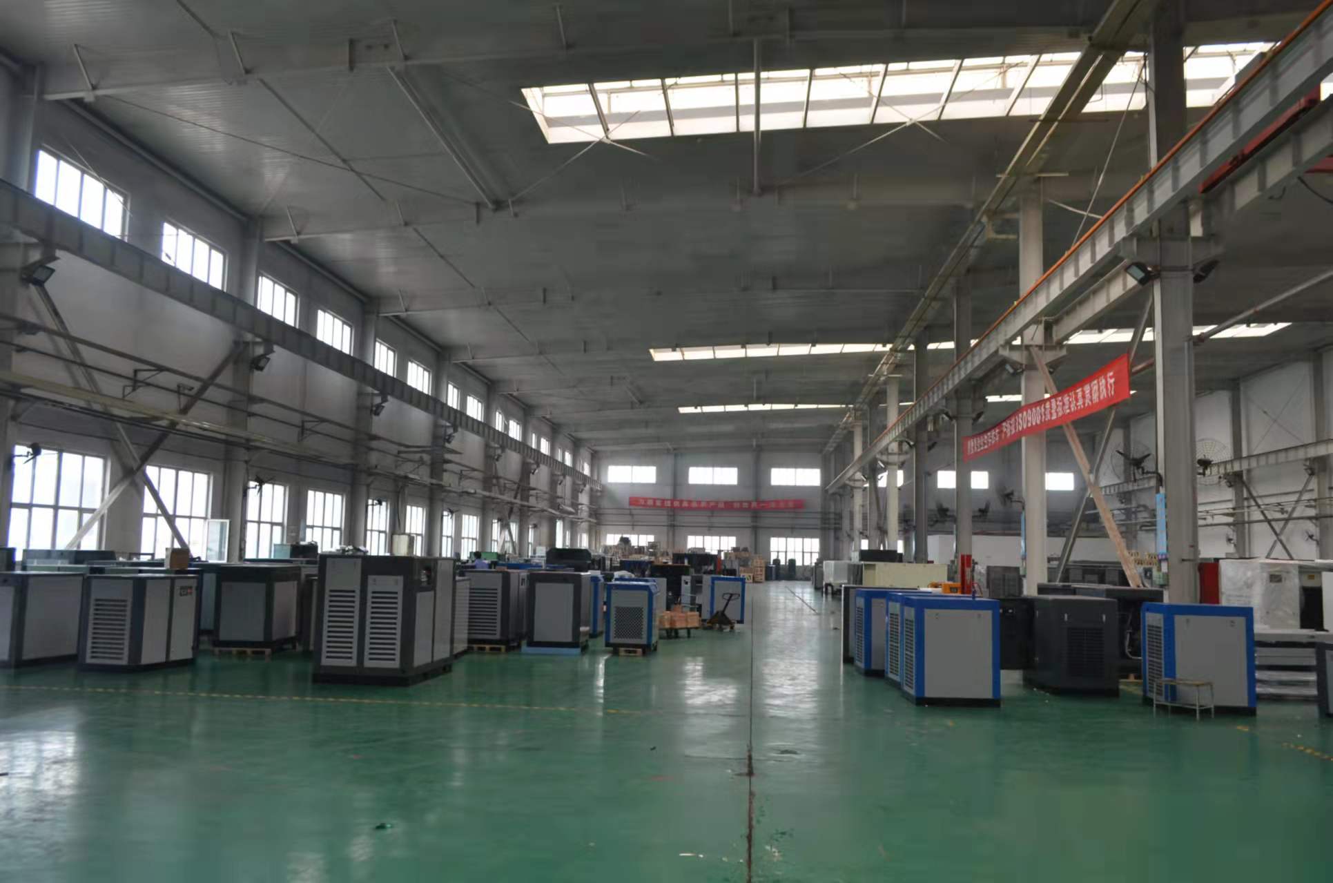 High pressure screw air compressor is in production